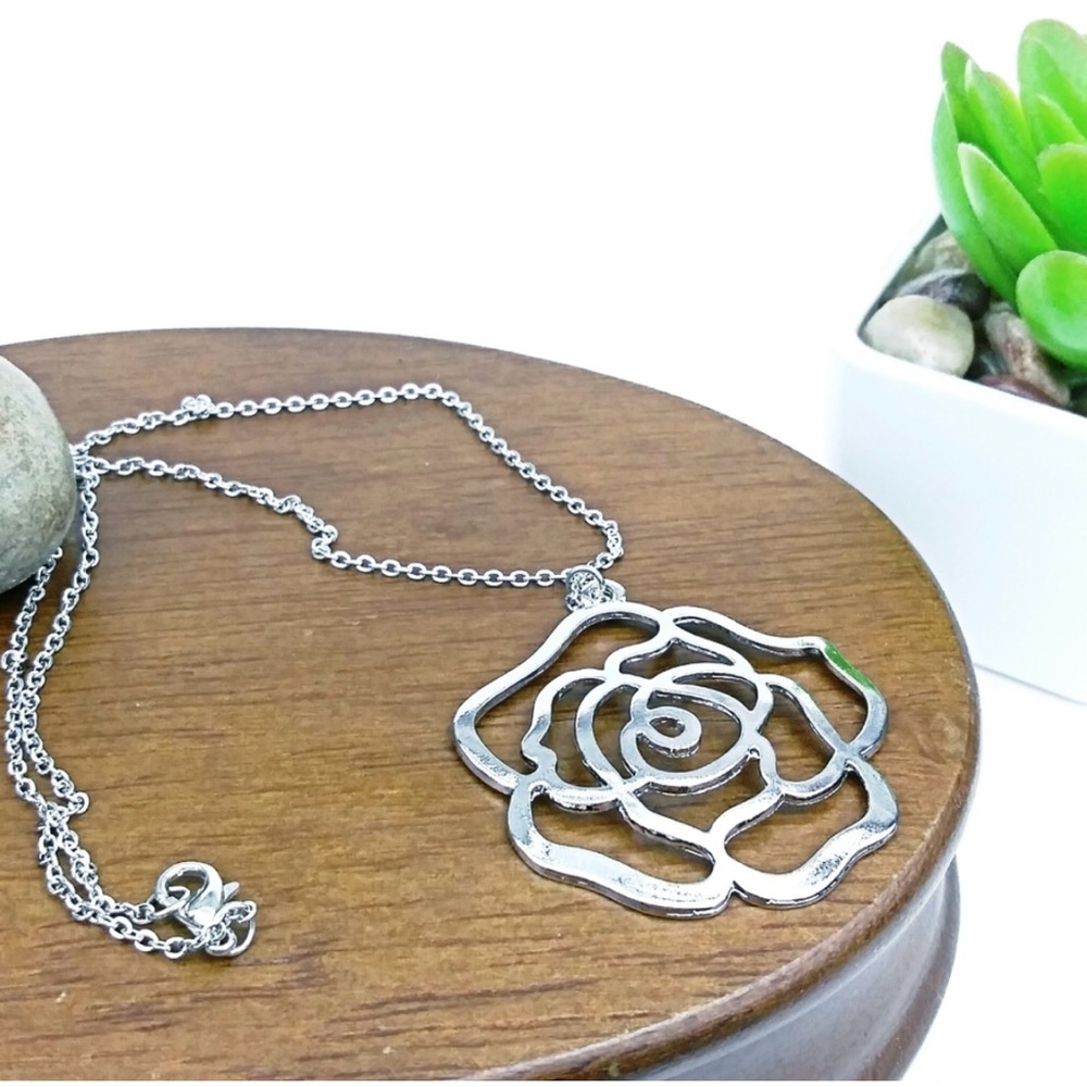 NWT! Elegant Silver Rose Pendant Stainless Steal Camellia Necklace